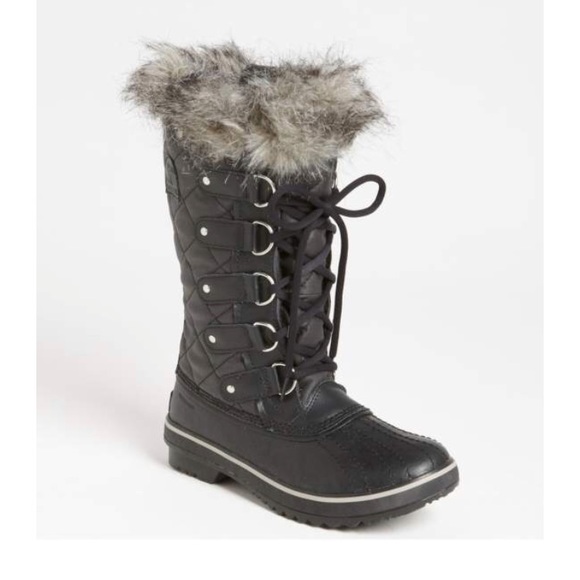 Sorel Shoes - Sorel Tofino boots in black size 8.
